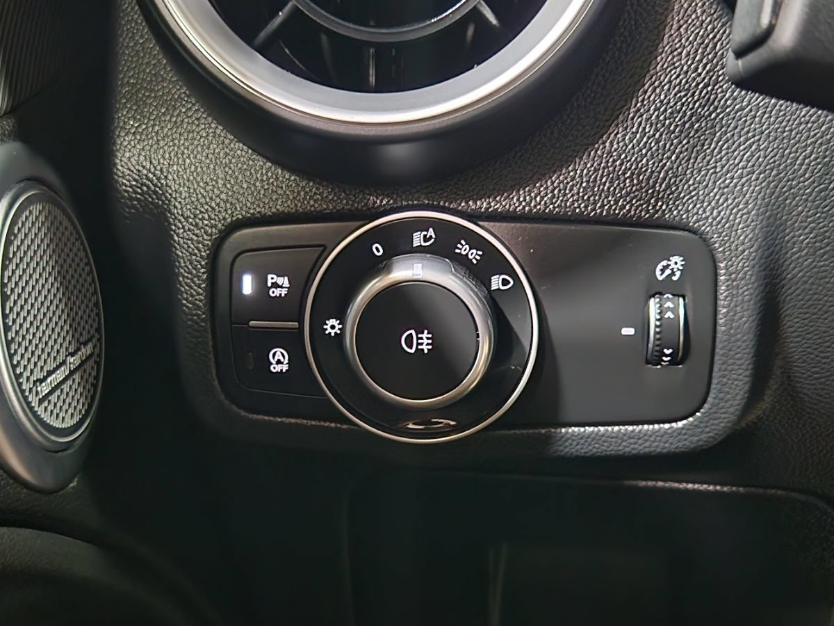 Used 2024 Alfa Romeo Stelvio Veloce AWD/4WD image 31