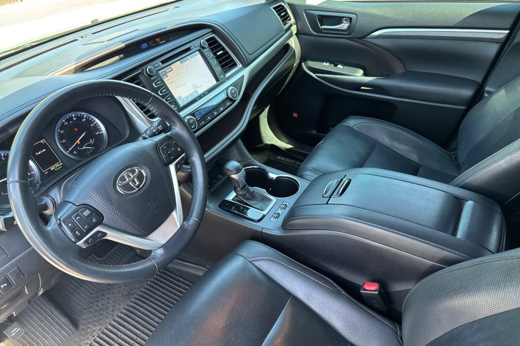 Used 2019 Toyota Highlander Limited AWD/4WD image 4