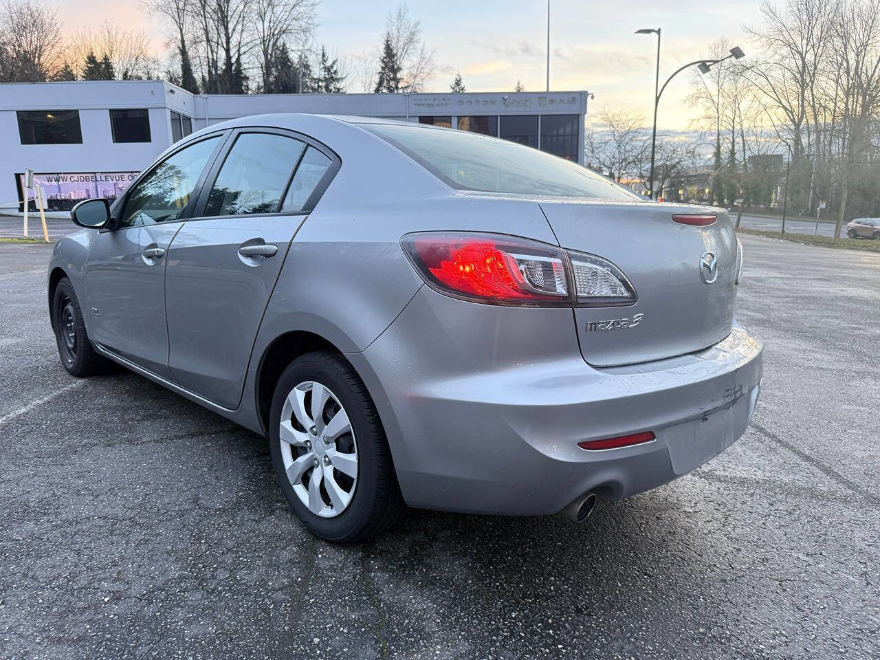 Used 2013 MAZDA MAZDA3 i SV w/ Convenience Pkg image 9