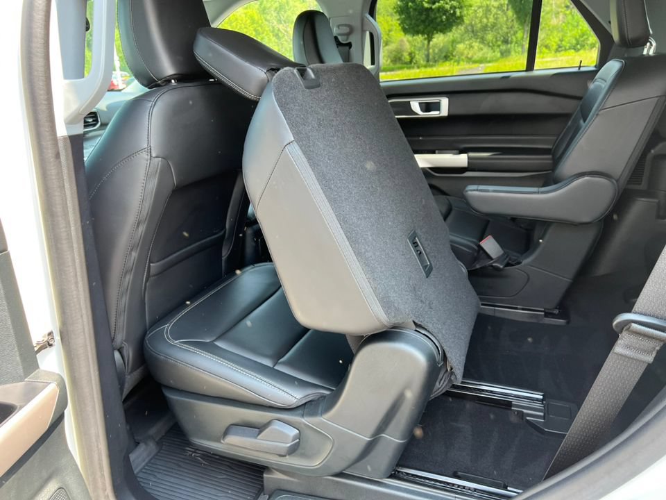 Certified 2023 Ford Explorer XLT w/ Equipment Group 202A AWD/4WD image 5