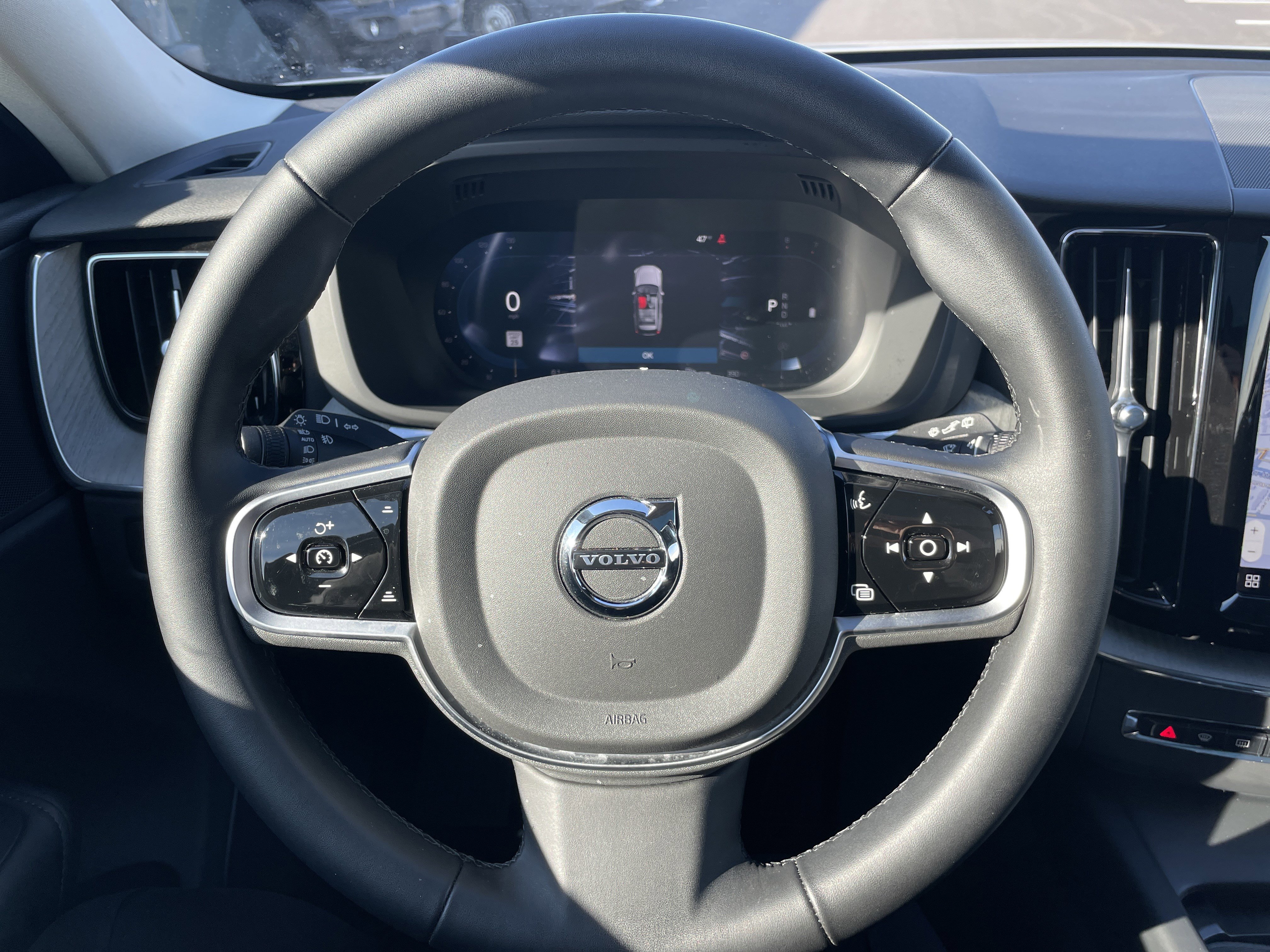 Used 2025 Volvo XC60 B5 Plus image 40