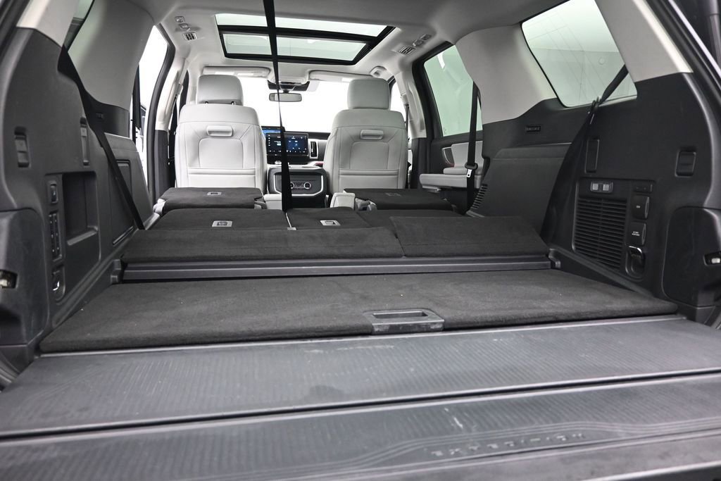 Used 2025 Ford Expedition Platinum AWD/4WD image 27