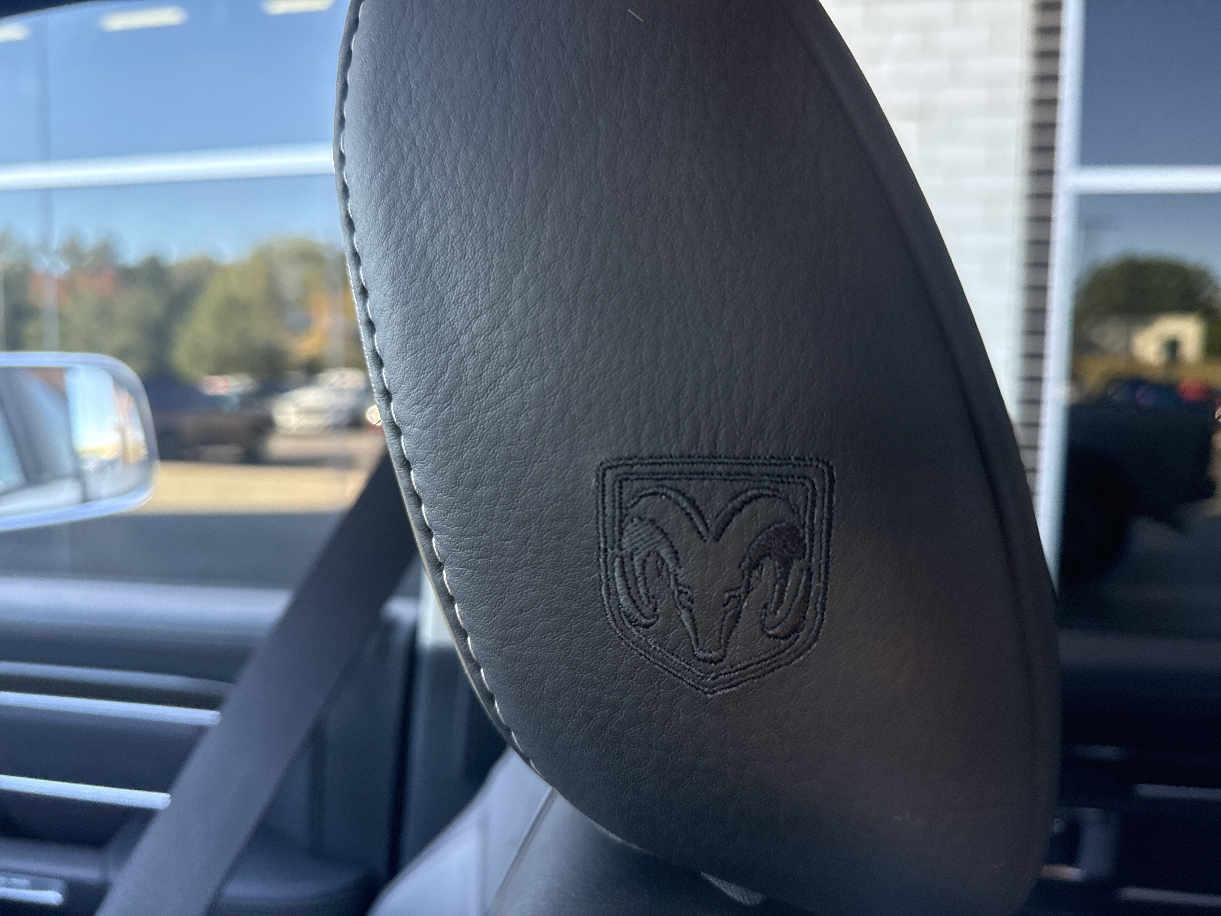 Used 2015 RAM 2500 Limited AWD/4WD image 18