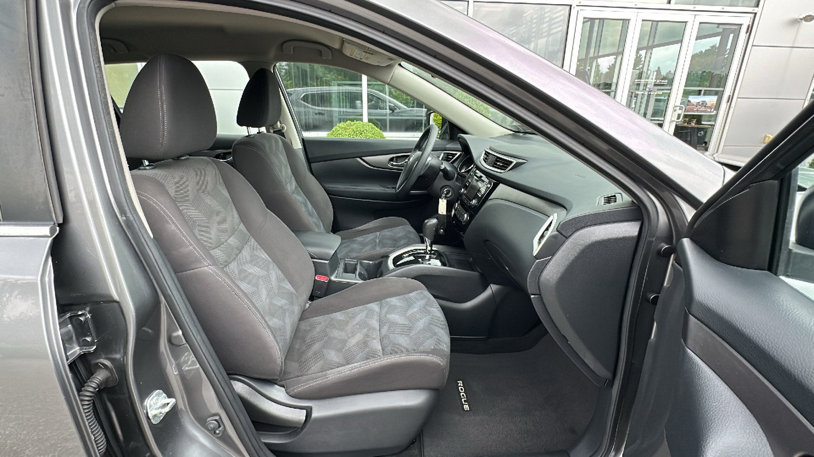 Used 2016 Nissan Rogue S AWD/4WD image 24