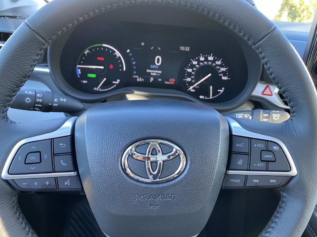 New 2026 Toyota Sienna XLE AWD/4WD image 14