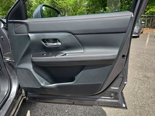 Used 2025 Nissan Kicks SR FWD image 41