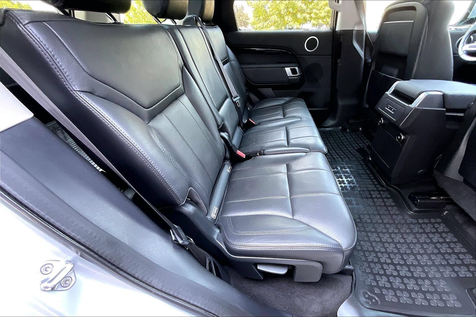 Used 2020 Land Rover Discovery SE AWD/4WD image 21