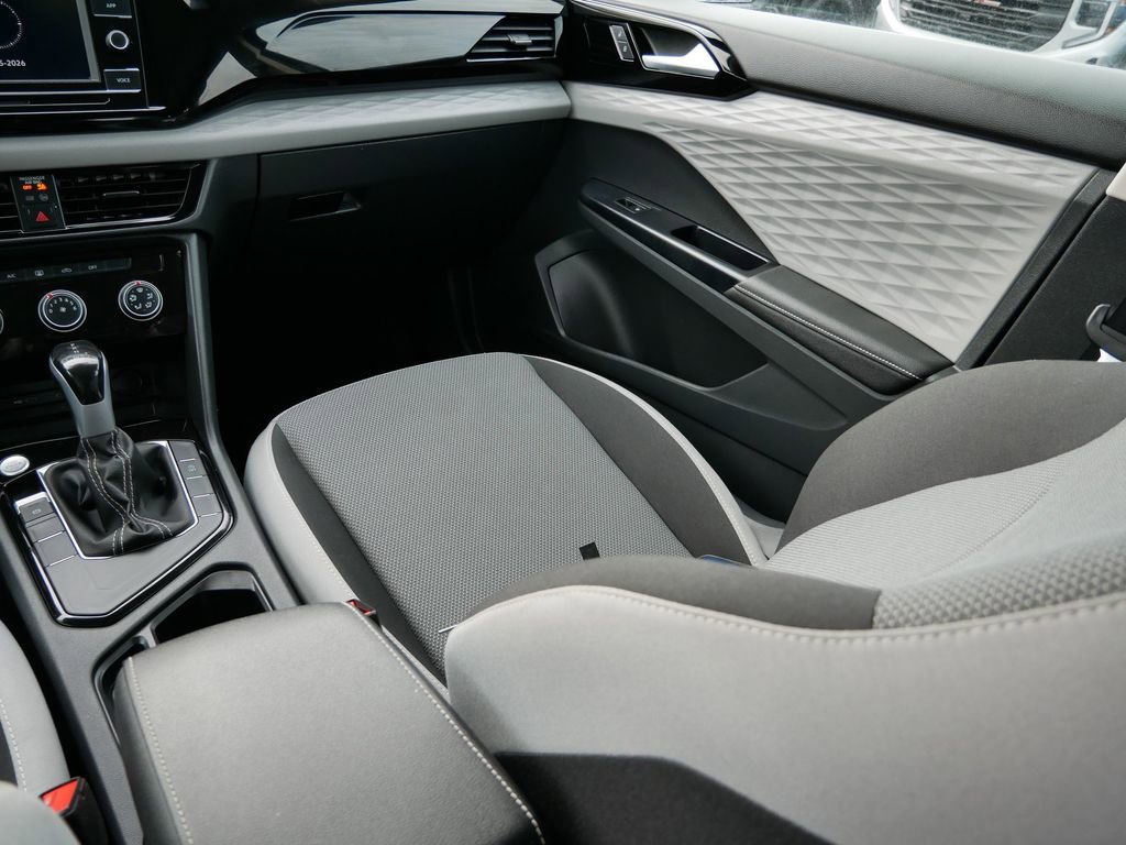 Used 2024 Volkswagen Taos S image 15