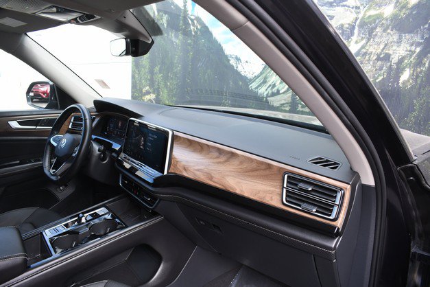 Used 2025 Volkswagen Atlas SE AWD/4WD image 24