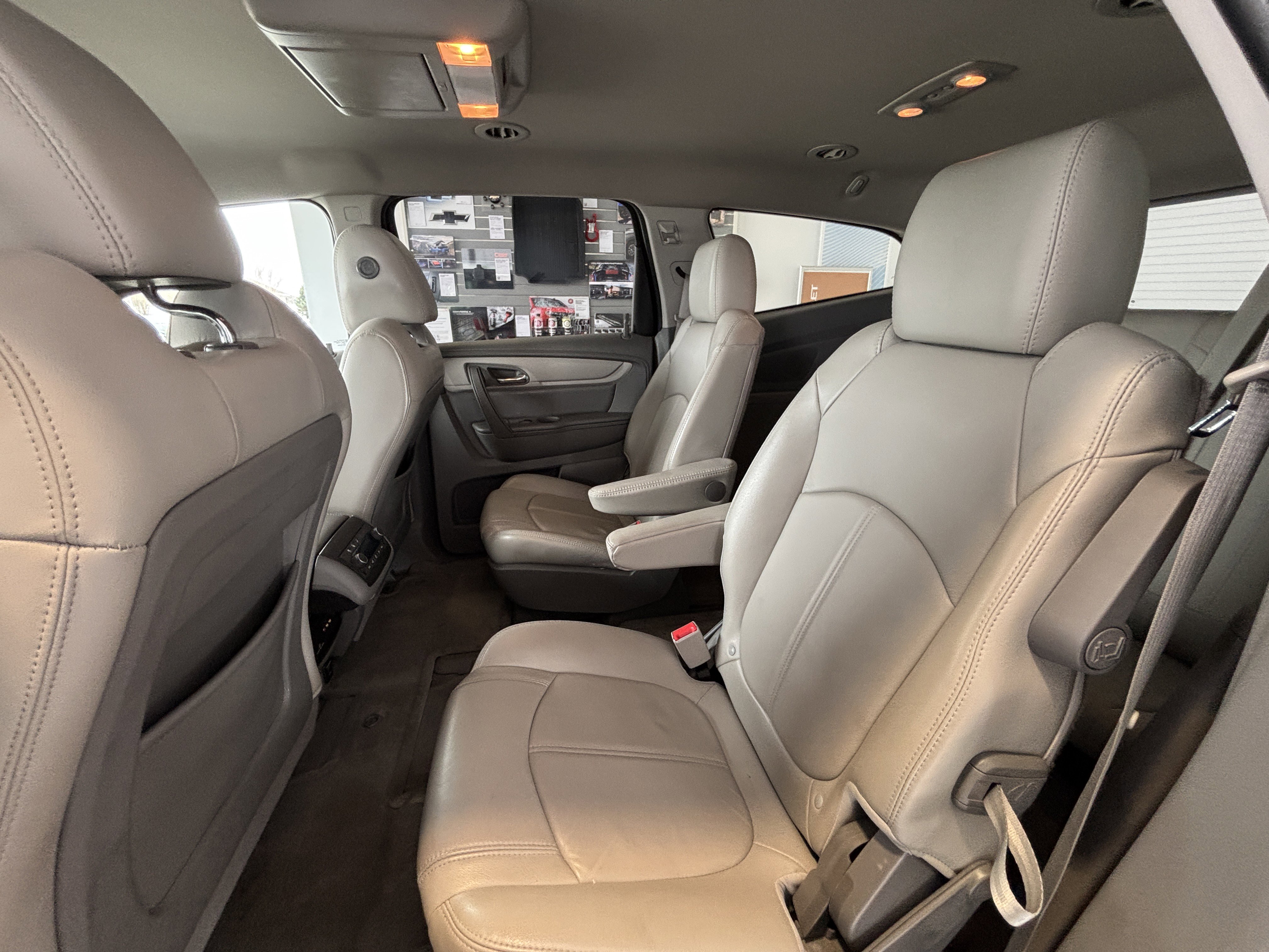 Used 2016 Chevrolet Traverse LT image 17