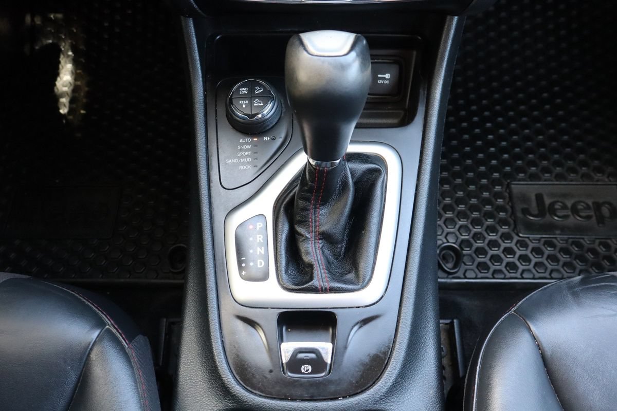 Used 2016 Jeep Cherokee Trailhawk w/ Cold Weather Group AWD/4WD image 36