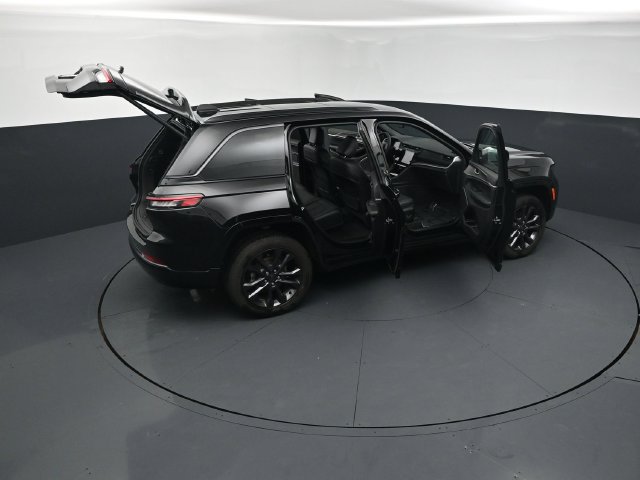 Used 2026 Jeep Grand Cherokee Limited AWD/4WD image 30