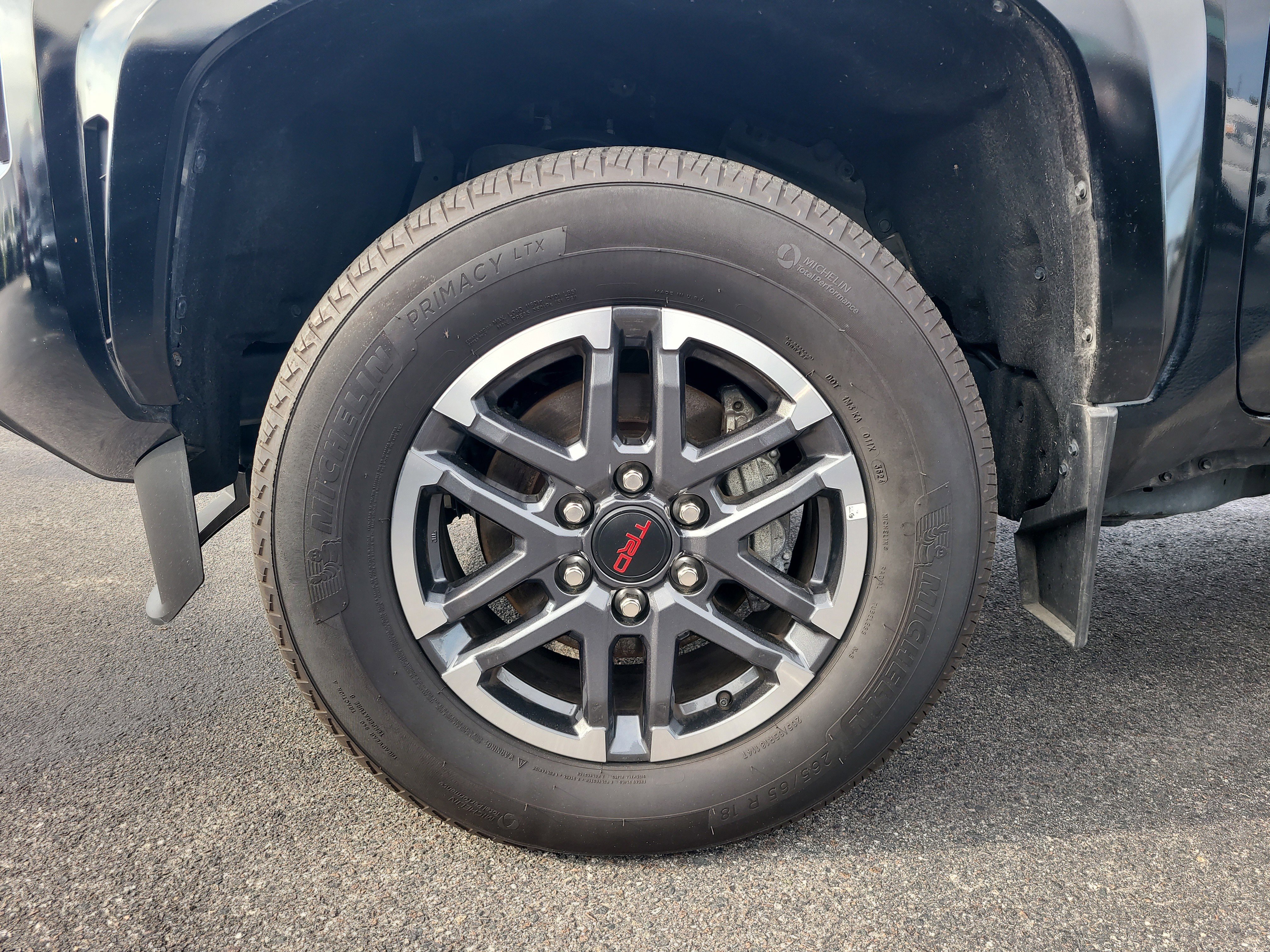 Used 2024 Toyota Tacoma TRD Sport w/ TRD Sport Upgrade Package image 9