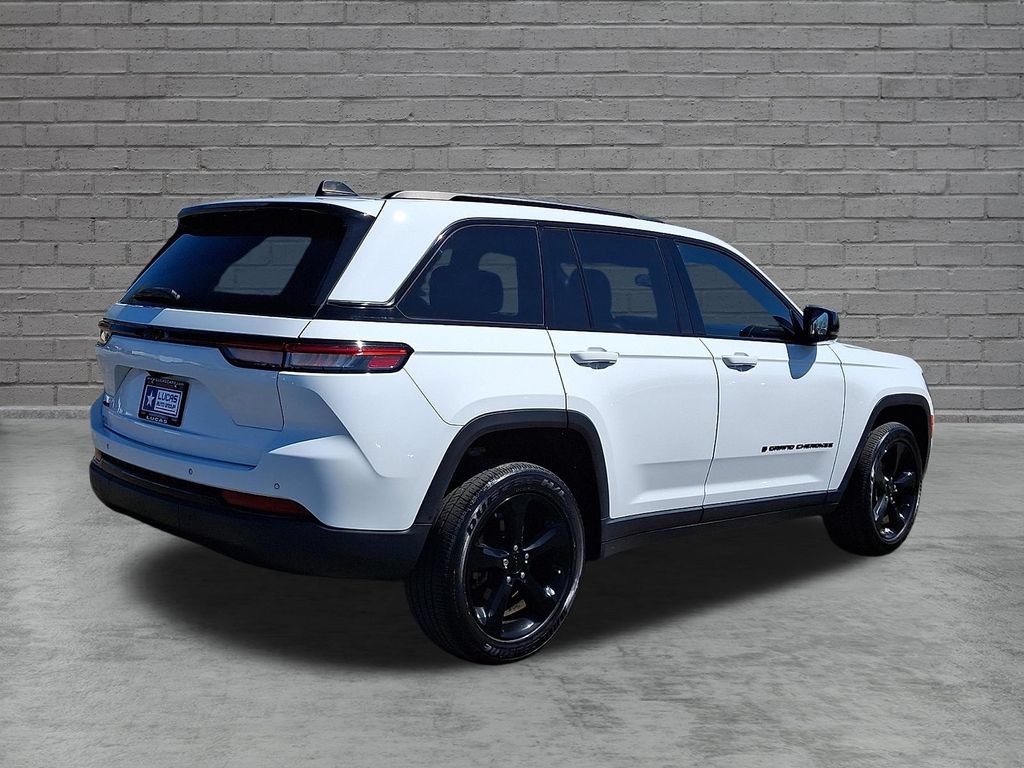 Used 2023 Jeep Grand Cherokee Altitude AWD/4WD image 12