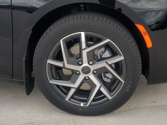 New 2027 Chrysler Pacifica Pinnacle w/ Theater Group AWD/4WD image 11