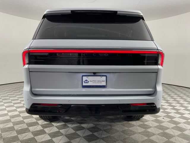 Used 2025 Lincoln Navigator L Reserve AWD/4WD image 6