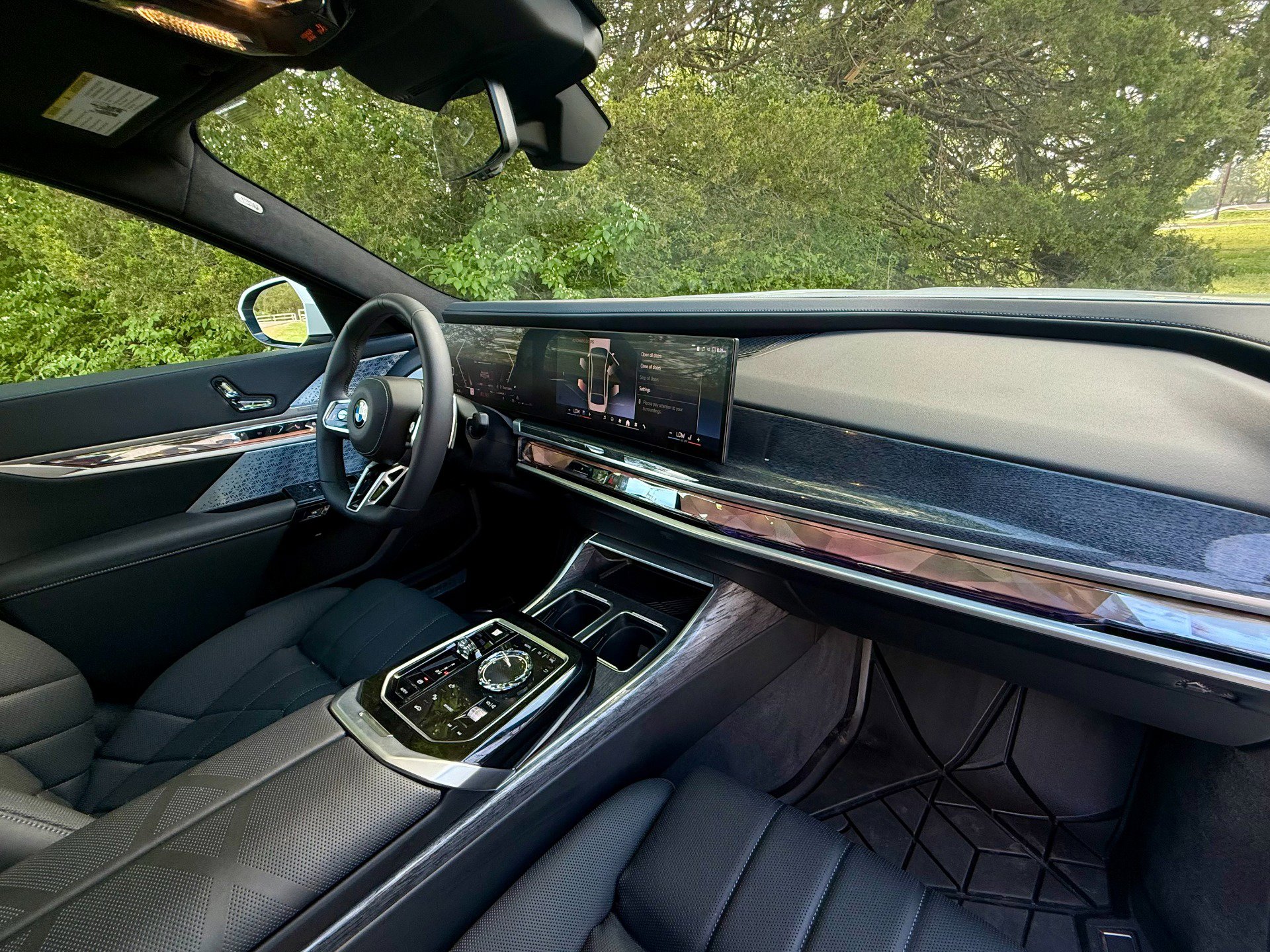 Used 2025 BMW 760i xDrive w/ Executive Package AWD/4WD image 47