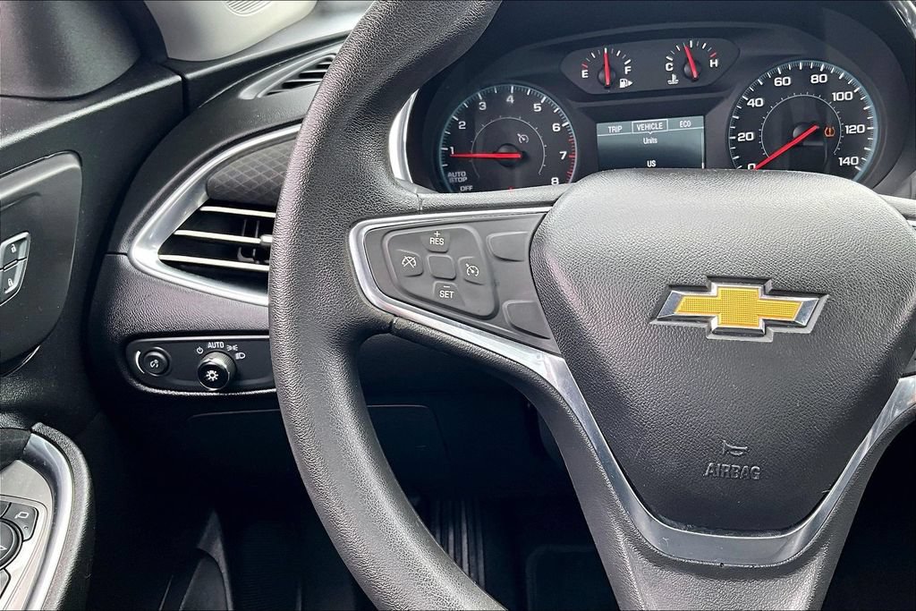 Used 2017 Chevrolet Malibu LT FWD image 17