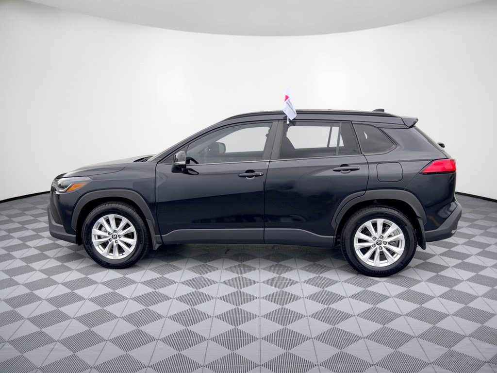 Certified 2024 Toyota Corolla Cross LE w/ Moonroof Package FWD image 2