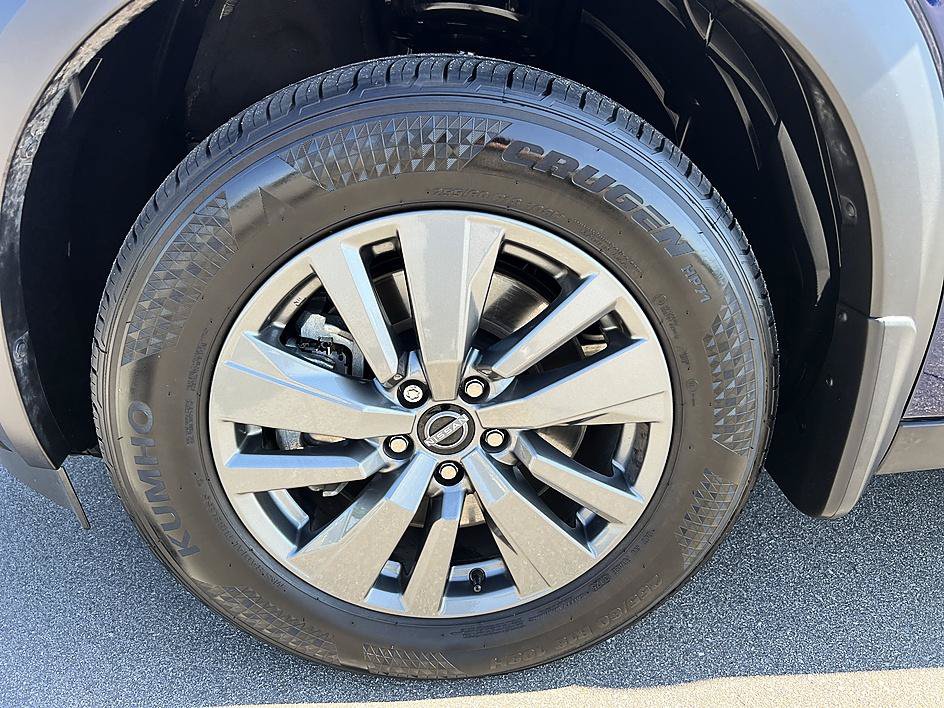 Certified 2025 Nissan Pathfinder SV FWD image 9