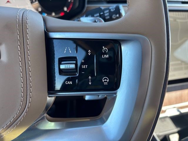 Used 2025 Land Rover Range Rover Autobiography image 28