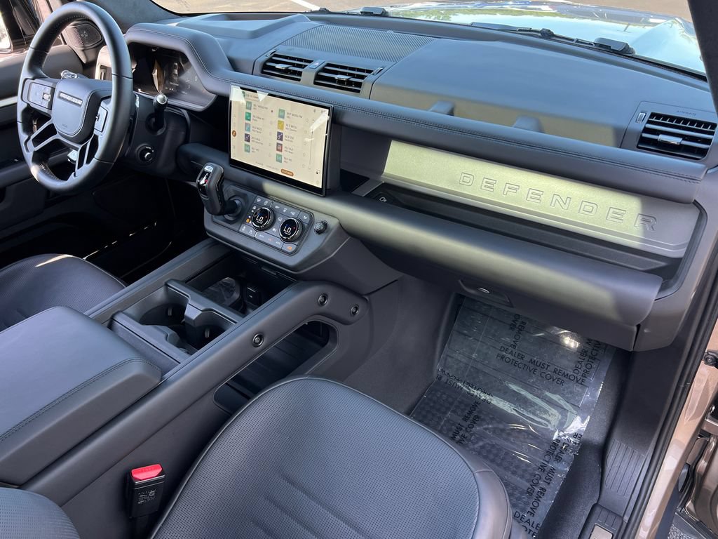Used 2025 Land Rover Defender 110 AWD/4WD image 27