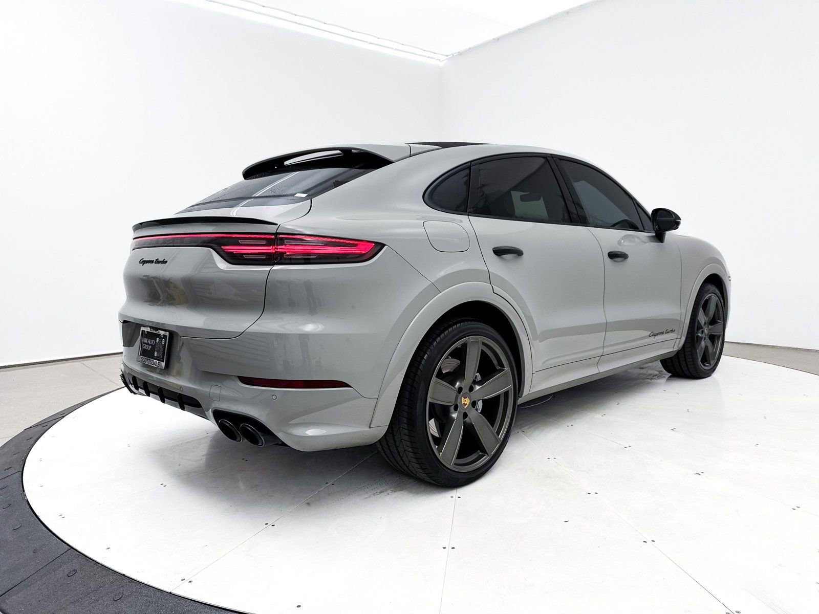 Used 2022 Porsche Cayenne Turbo AWD/4WD image 22