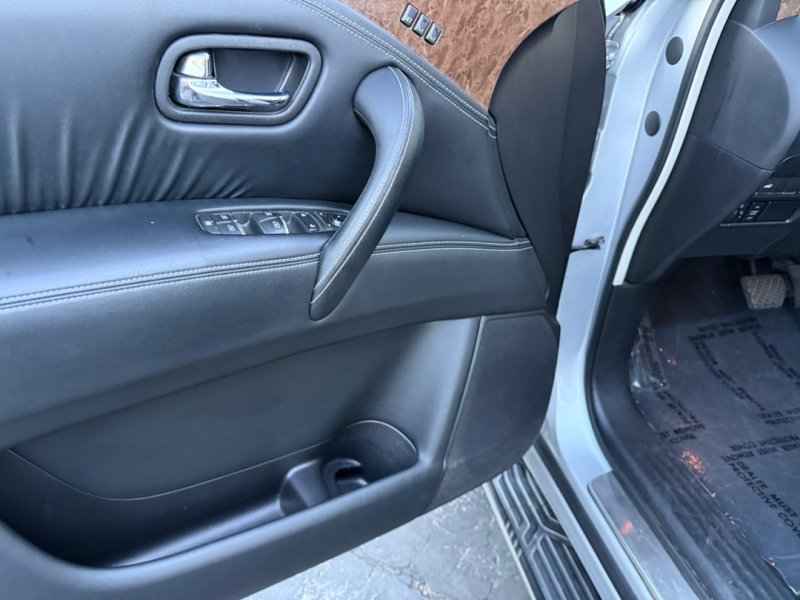 Used 2016 INFINITI QX80 Luxe w/ 22" Wheel Package image 12