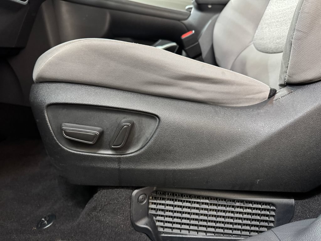 Used 2024 Toyota Sienna LE AWD/4WD image 15