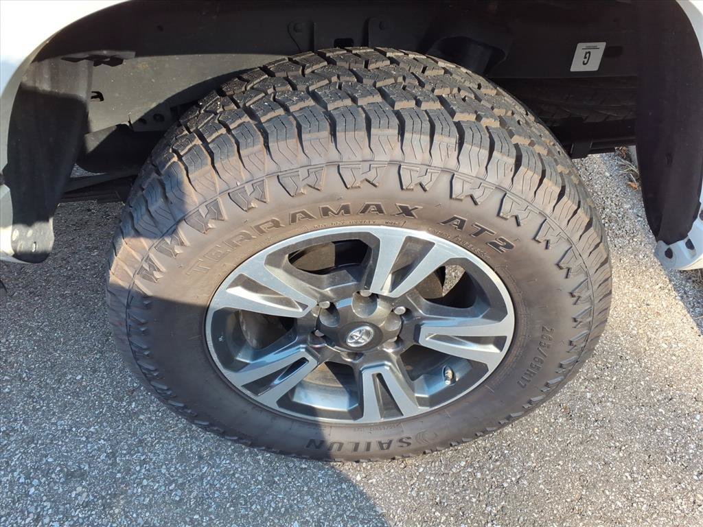 Used 2017 Toyota Tacoma TRD Sport w/ Tow Package (A/T) AWD/4WD image 9