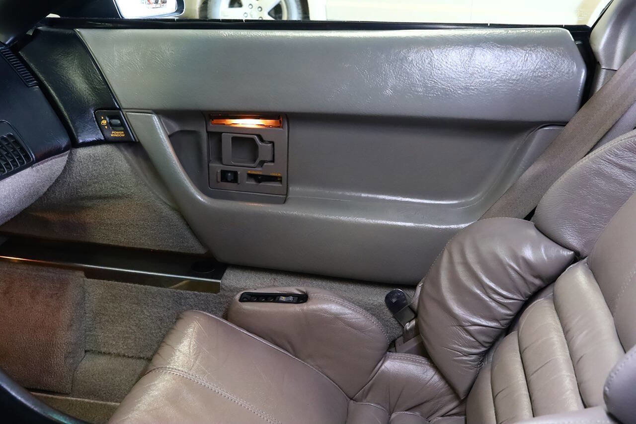 Used 1990 Chevrolet Corvette Coupe RWD image 13