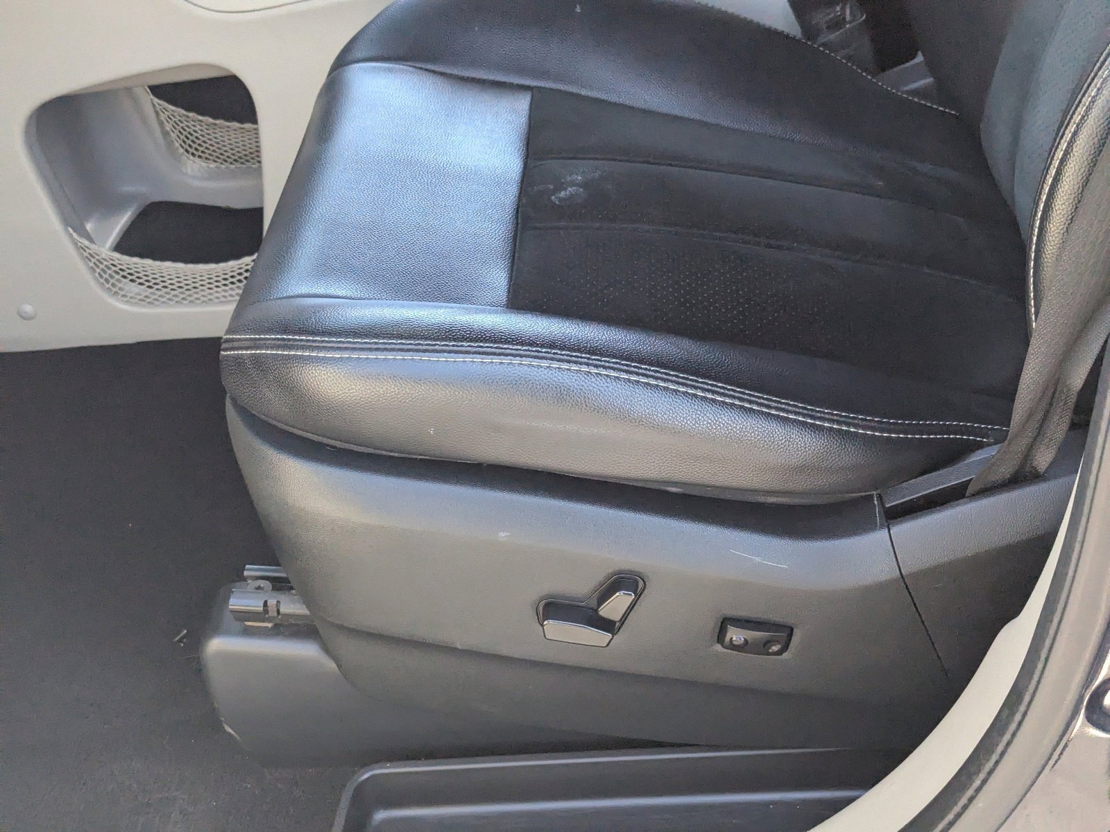 Used 2017 Dodge Grand Caravan SXT w/ Driver Convenience Group FWD image 20