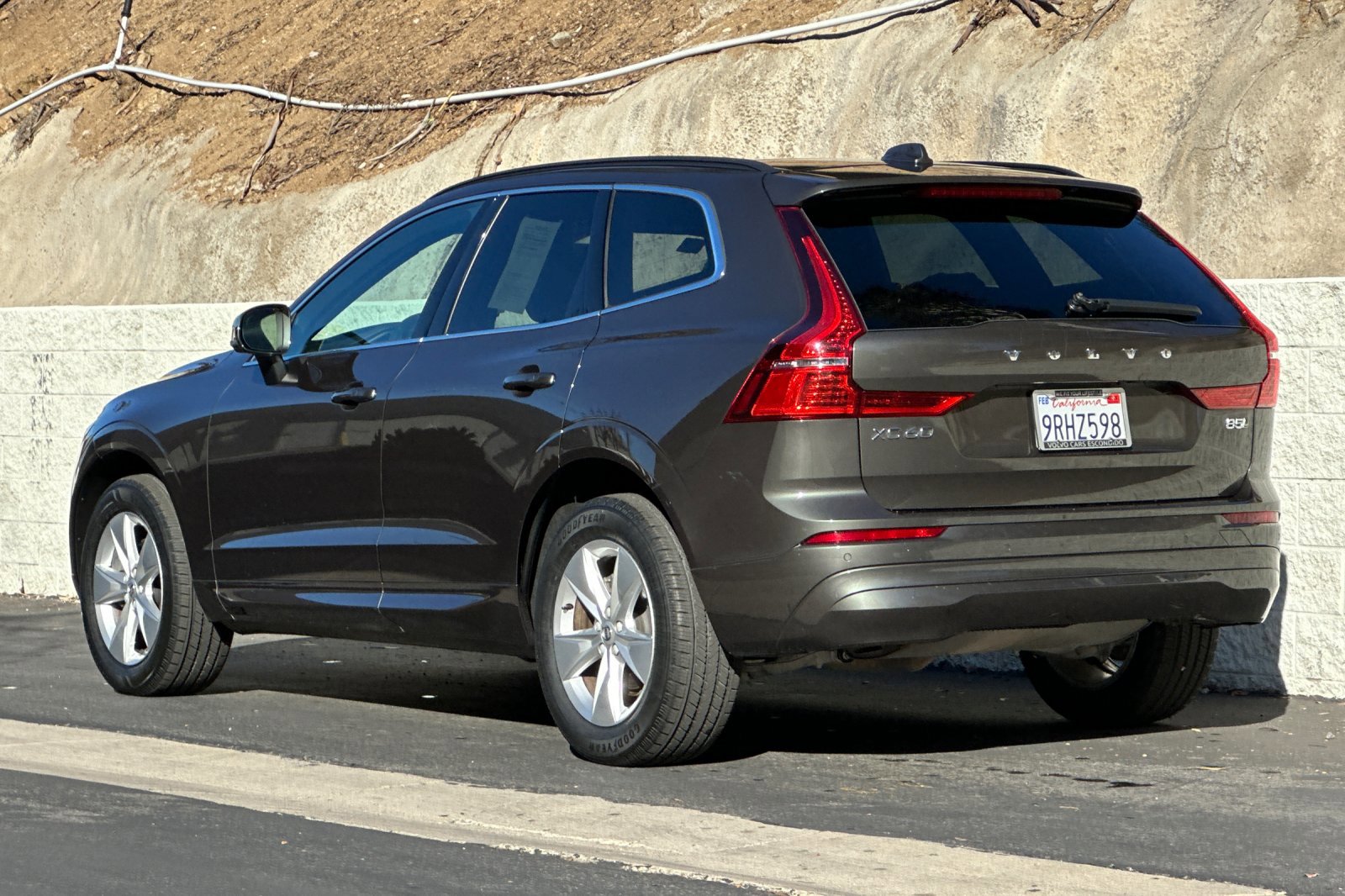 Certified 2022 Volvo XC60 B5 Momentum image 7