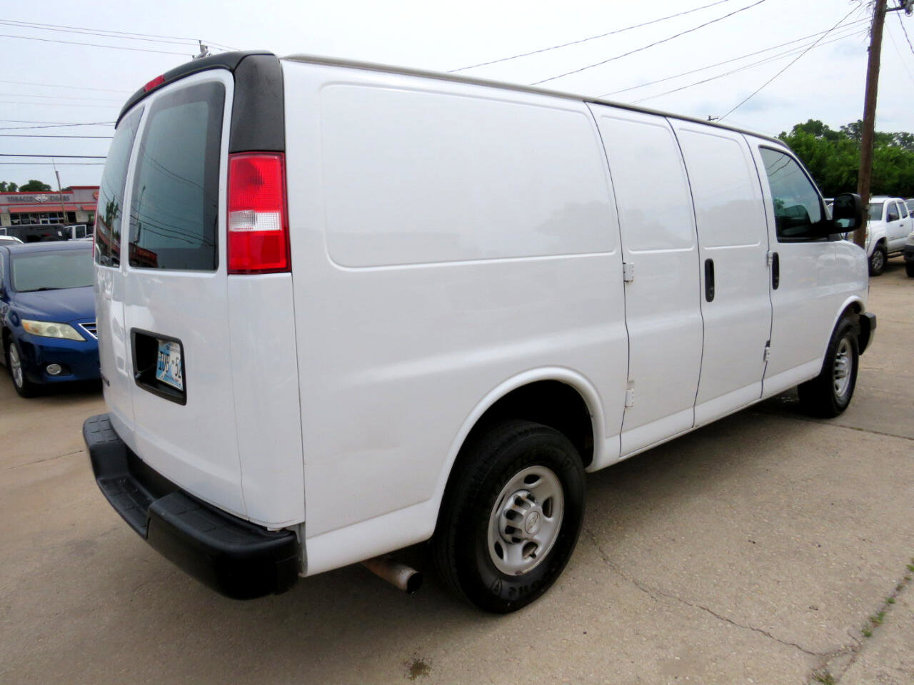 Used 2018 Chevrolet Express 2500 image 4