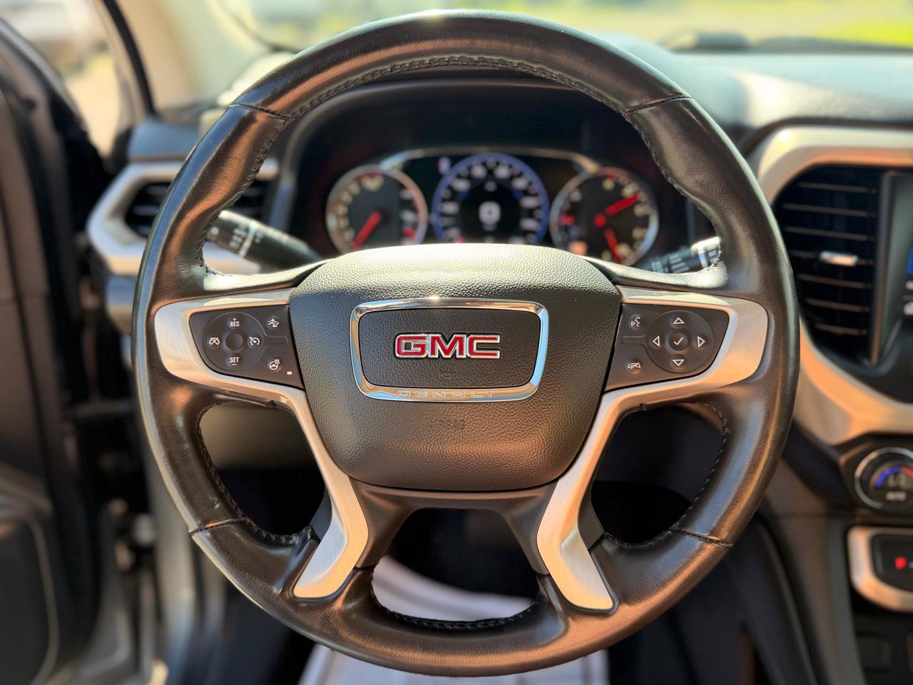 Used 2022 GMC Acadia Denali w/ GMC Pro Grade Package AWD/4WD image 28