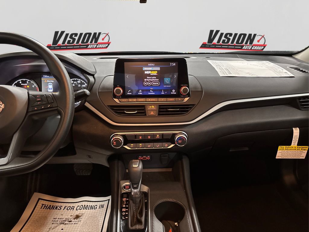 Used 2025 Nissan Altima 2.5 S image 11