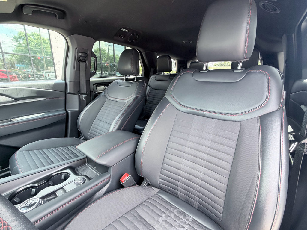 Used 2025 Ford Explorer ST-Line w/ ST-Line Street Pack AWD/4WD image 23