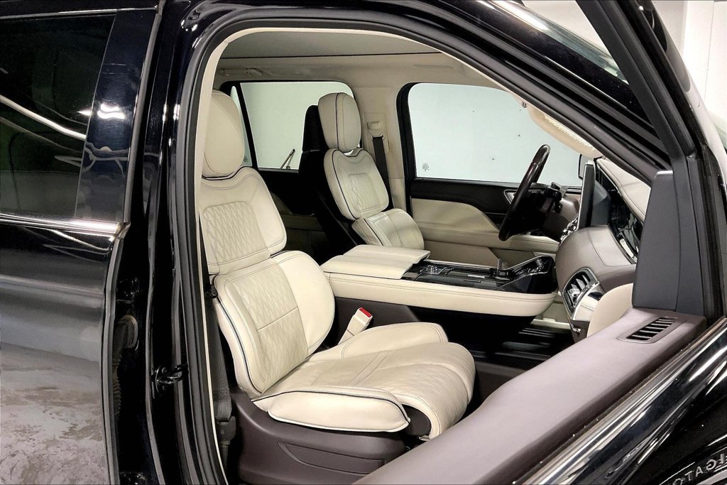 Used 2024 Lincoln Navigator Black Label AWD/4WD image 9