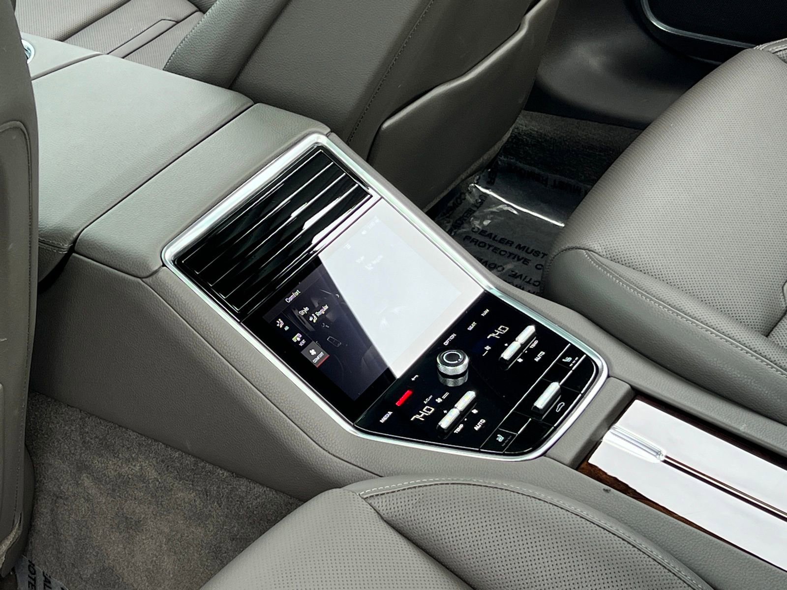 Certified 2023 Porsche Panamera 4 Platinum Edition image 31