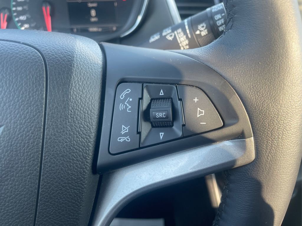 Used 2022 Chevrolet Trax LT w/ LT Convenience Package image 28