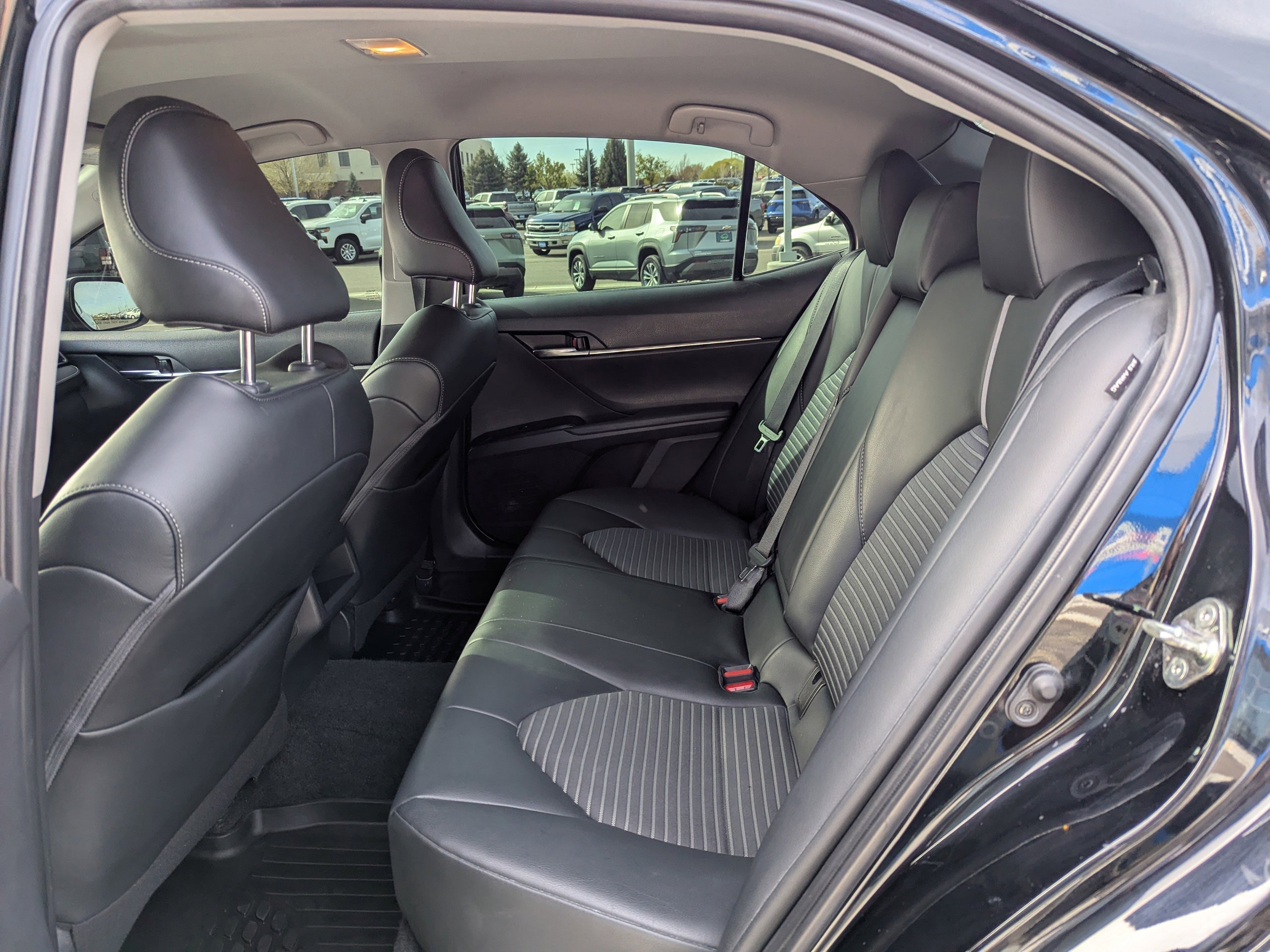 Used 2020 Toyota Camry SE w/ Cold Weather Package image 30