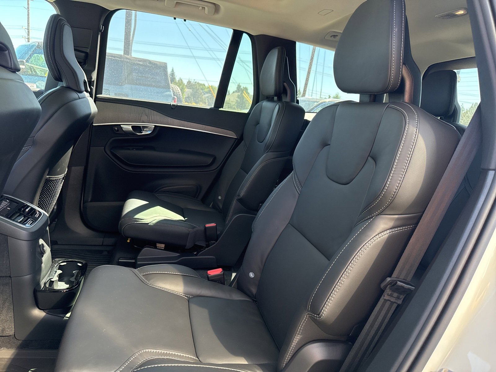 Used 2025 Volvo XC90 T8 Ultra w/ Protection Package Premier image 10