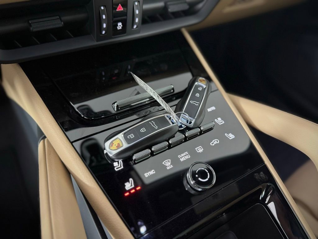 New 2026 Porsche Cayenne Coupe AWD/4WD image 27