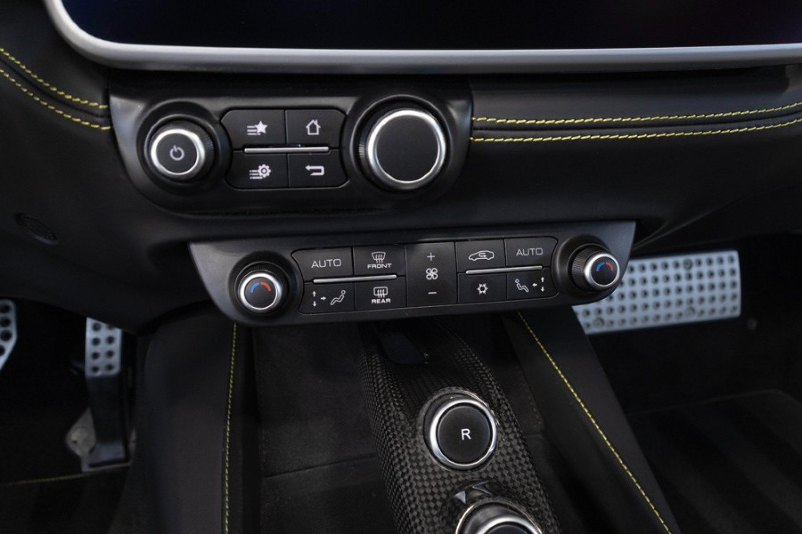 Used 2020 Ferrari Portofino RWD image 38