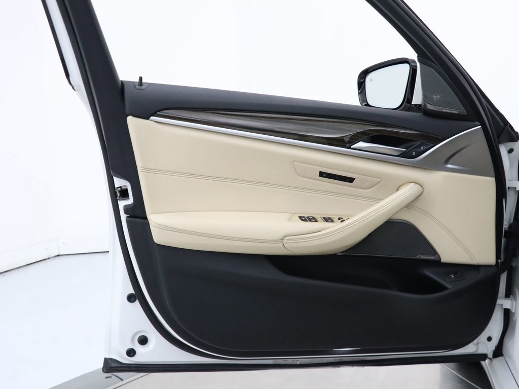 Used 2021 BMW 530i w/ Premium Package RWD image 39