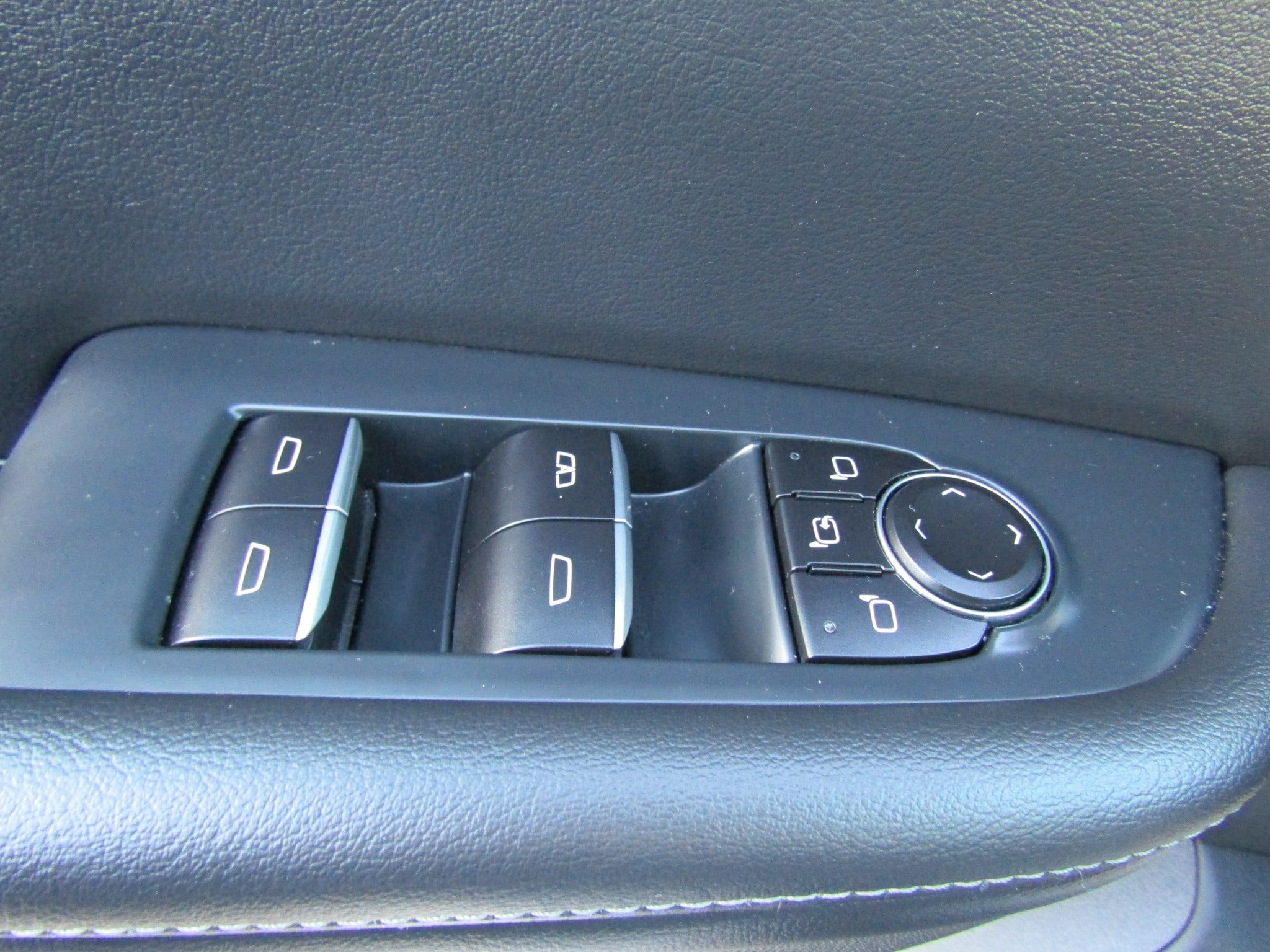 Used 2025 Buick Enclave Sport Touring AWD/4WD image 19