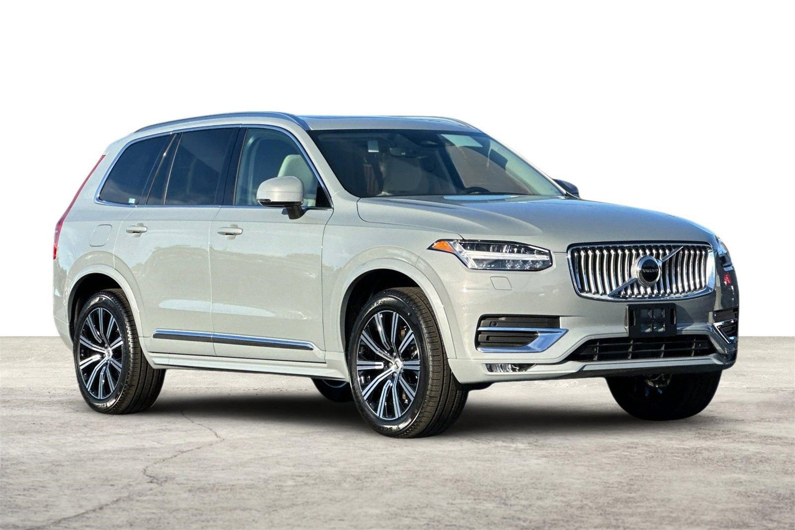 Certified 2025 Volvo XC90 B6 Core w/ Climate Package image 10