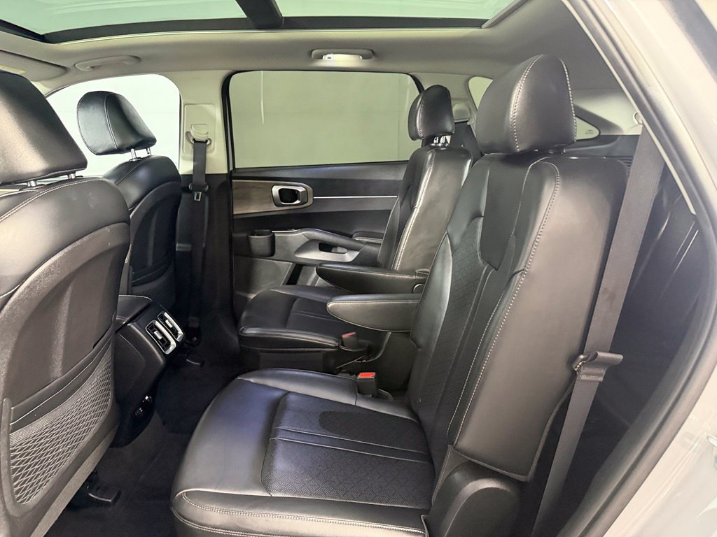 Used 2023 Kia Sorento EX w/ Panoramic Sunroof Package FWD image 18