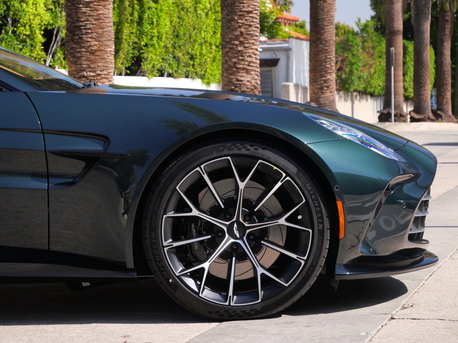 New 2026 Aston Martin V8 Vantage Coupe image 4