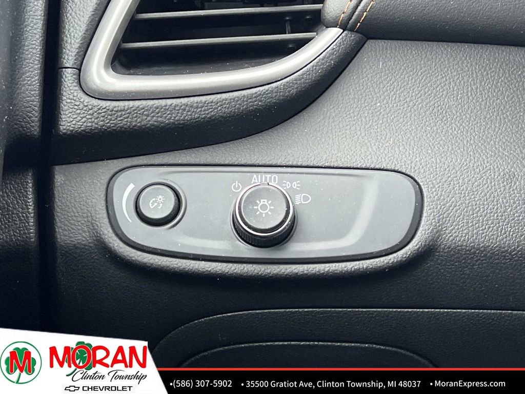 Certified 2022 Chevrolet Trax LT w/ LT Convenience Package image 27